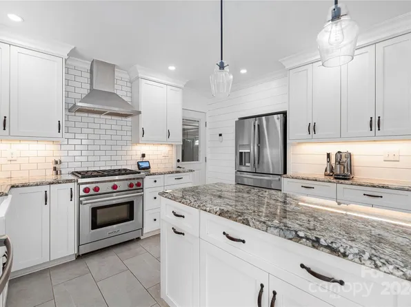 5821 Branthurst Dr, Charlotte, NC 28269