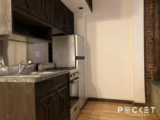 Rented by PocketBroker Inc | media 10