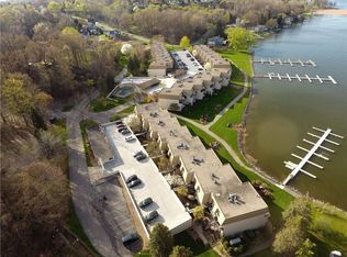 453 Bay Village Dr, Rochester, NY 14609