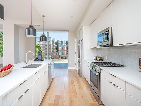 5th image of 214 Hunt St Unit 303
