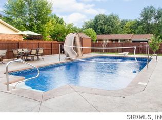 221 Beau Gon Dr, Swansea, IL