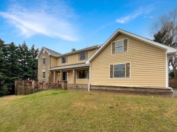 1917 Crystal Lake Ln, Hixson, TN 37343