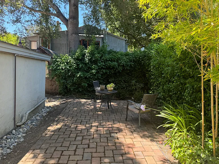 1560 Cowper St — Photo 32