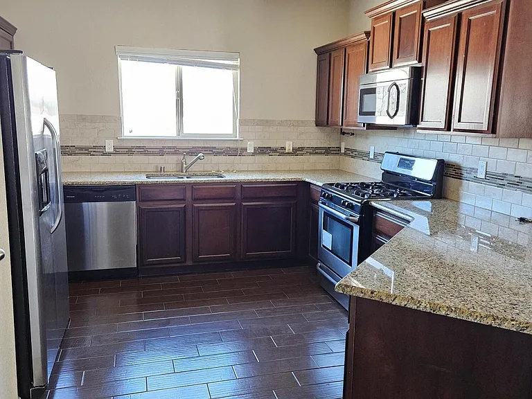 2217 Furtherpoint Pl — Photo 8