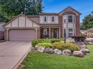 33991 Sandwood Dr, Westland, MI 48185
