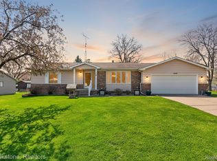 1086 Risecliff Dr, Grand Blanc, MI 48439