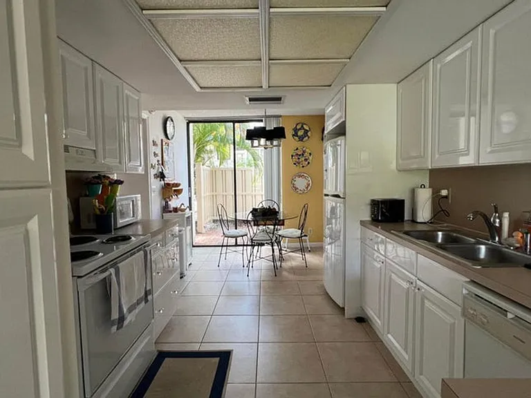 1002 Bridgewood Pl #1002 — Photo 3