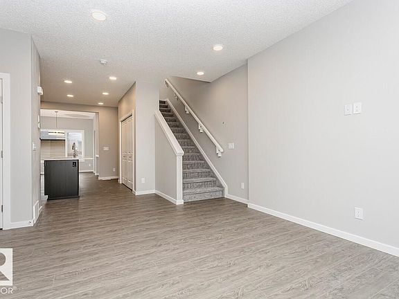 5th image of 306 Hawthorn Way