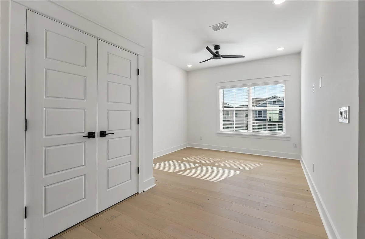 1536 Asher Avenue — Photo 1