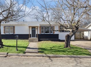 1301 N Douglas Ave, Cleburne, TX 76033