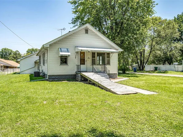 212 Pennsylvania Ave, South Roxana, IL 62087