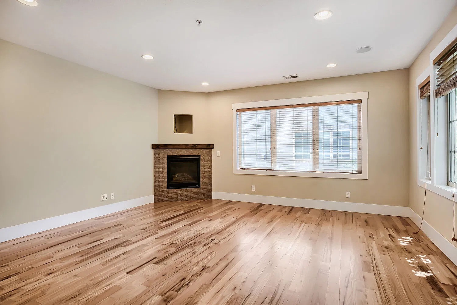 3 bed, 1863 sqft, $4,000 — Photo 3