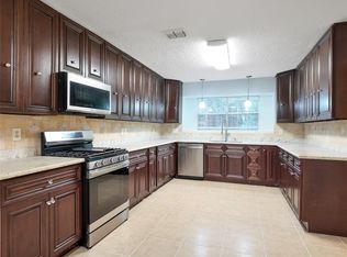 813 Glen Hollow Ct, Conroe, TX 77385