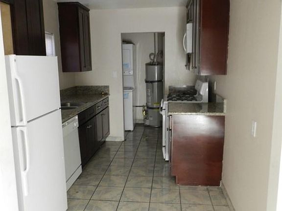 3rd image of 262 E 11th St