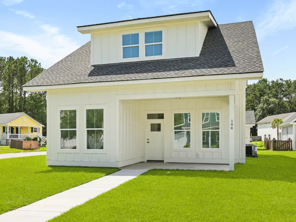 410 Sablewood Dr, Huger, SC 29450