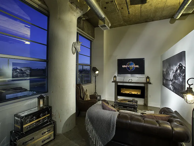 The Hecht Warehouse — Photo 12