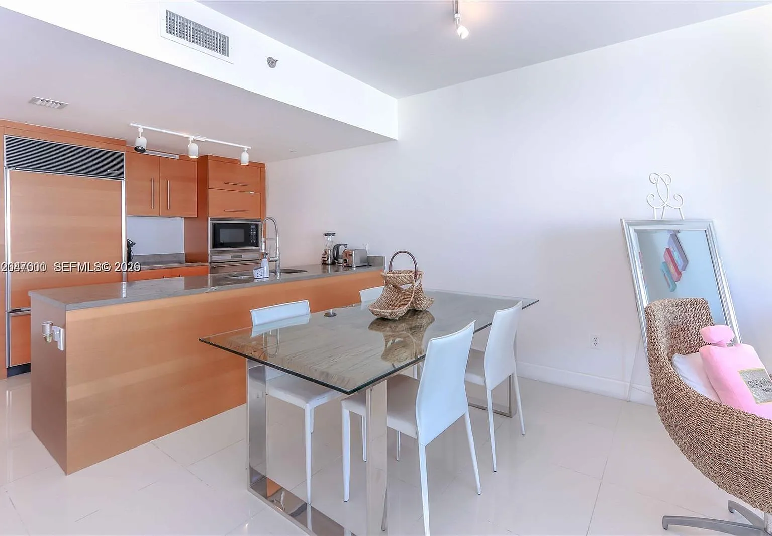 Iconbrickell Condo No 1 — Photo 3