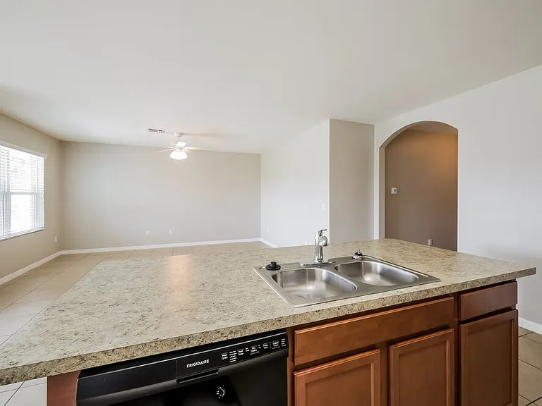 220 SE 2nd Pl — Photo 7