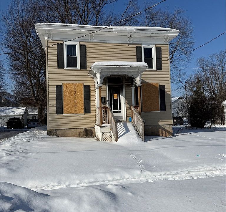 1st image of 39 Perry St