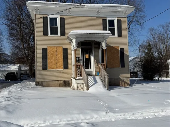 39 Perry St, Auburn, NY 13021