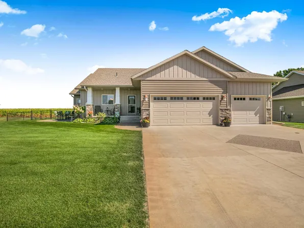 932 Waters Edge Cir, Avon, MN 56310