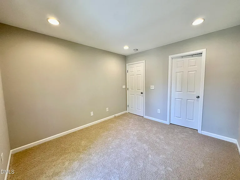323 Longchamp Ln — Photo 27