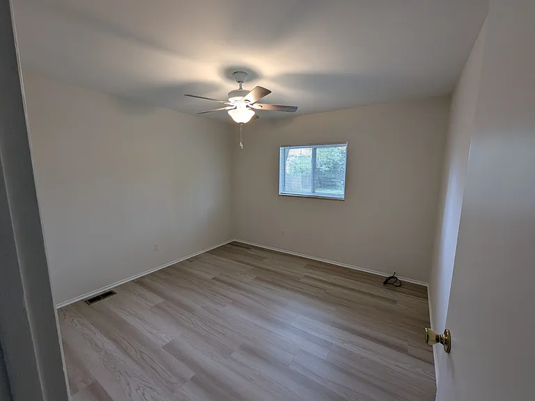 549 S Elm St — Photo 15