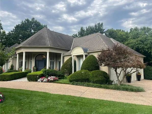 11504 Cedar St, Leawood, KS 66211