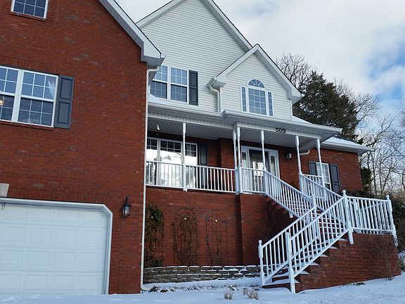 3rd image of 509 Columbus Ct