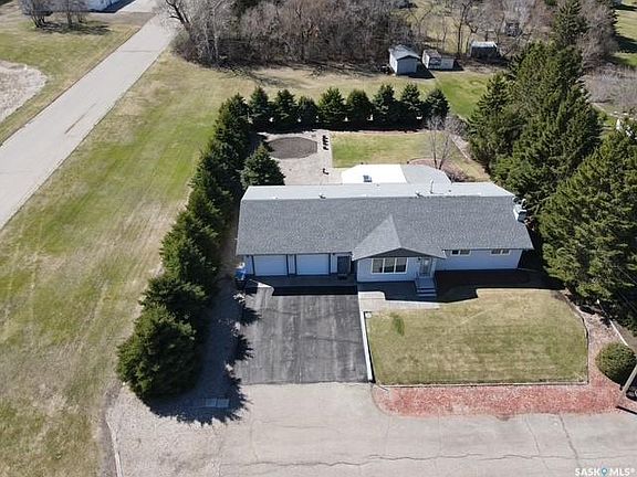 4th image of 234 Saskatchewan STREET E