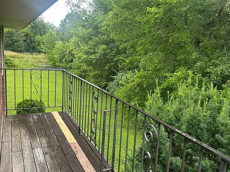 Immaculate Updated 2 Bedroom 1 bath — Photo 6
