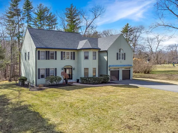 37 Arrowwood St, Methuen, MA 01844