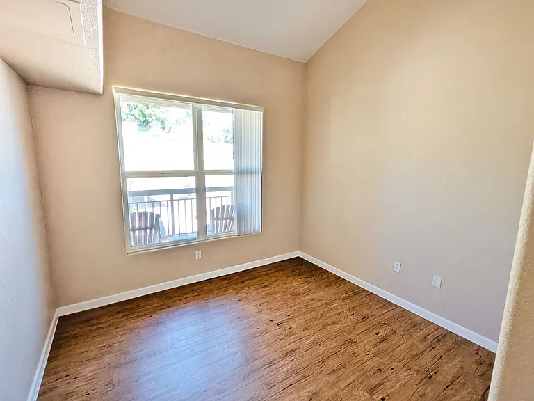 555 Cougar Bluff Point #207 — Photo 12