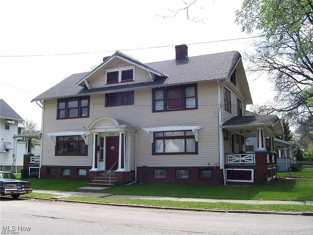 3211 W 82nd St photo 1