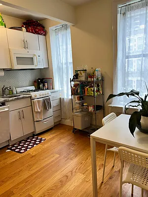 Rented by Manhattan Dwelling Corporation | media 22