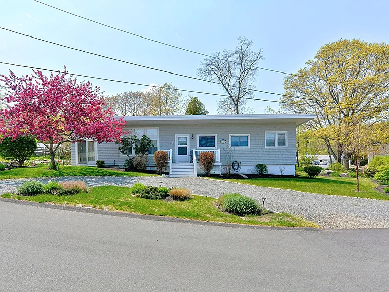 16 Warwick Rd — Photo 1