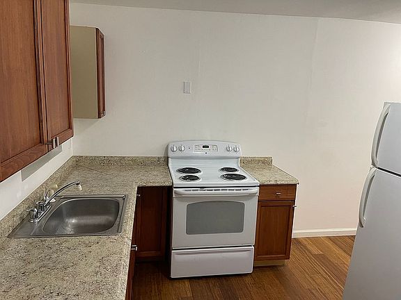 3rd image of 1134 Ford St