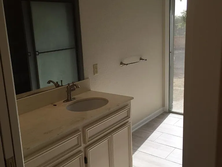 724 Whispering Oaks Dr — Photo 6