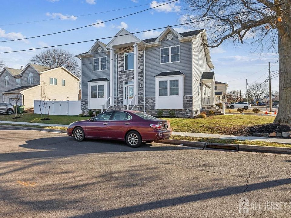 1st image of 239 Suttons Ln