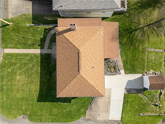 3rd image of 583 Hillcrest Ave