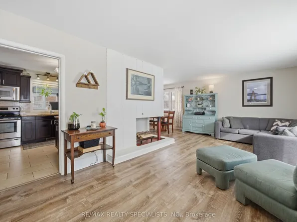 302 King St, Quinte West, ON K8V 3X5