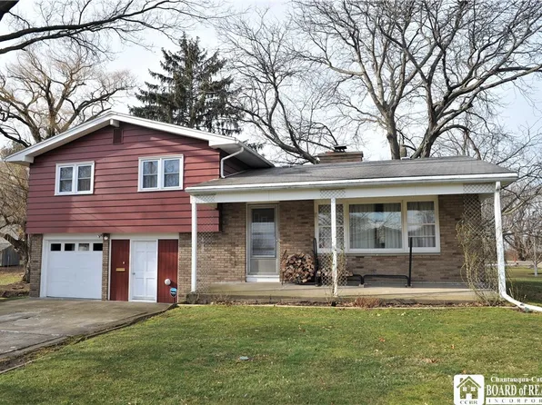 37 Rabbit St, Dunkirk, NY 14048