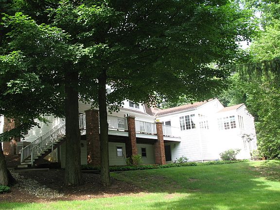 2nd image of 4 Eagle Nest Rd