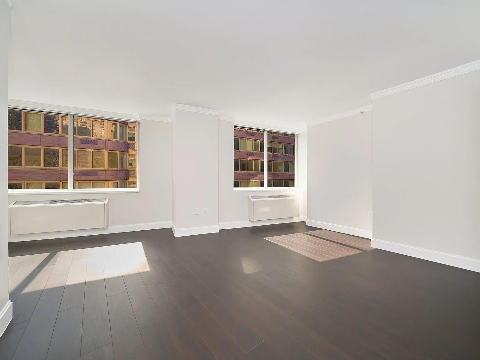 160 Riverside Boulevard — Photo 4