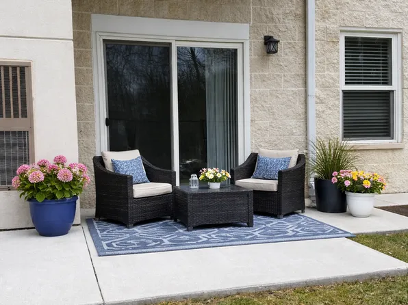 Hines View Apartments, 31480 Warren Rd #303, Westland, MI 48185