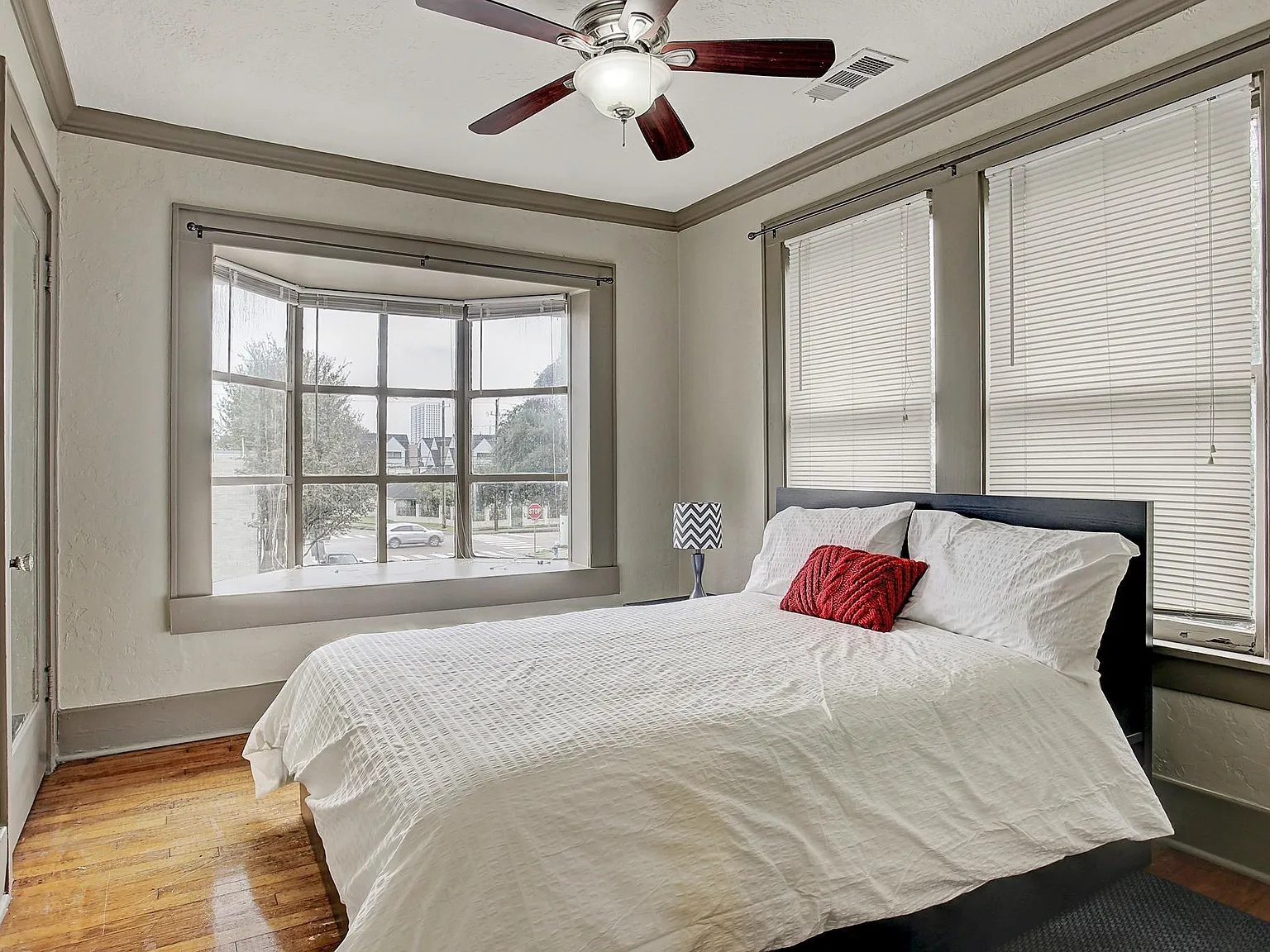 1 bed, 1.0 bath, $1,700 — Photo 3