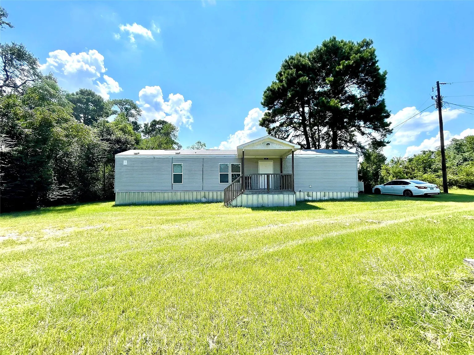 3 bed, 2.0 bath, $900 — Photo 1