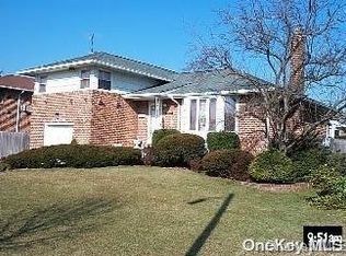 4103 Bayberry Ln, Seaford, NY 11783