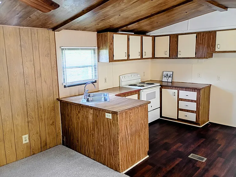 1711 Roscoe Howey Rd #B — Photo 3