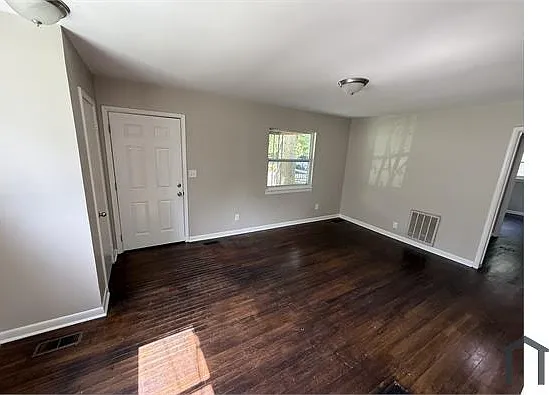 2025 Woodrow Dr — Photo 6